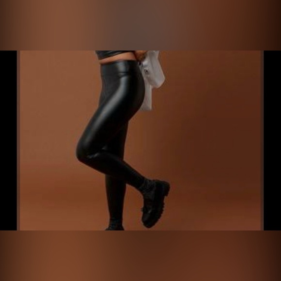 offline by aerie real luxe faux leather leggings NWT - Picture 2 of 9